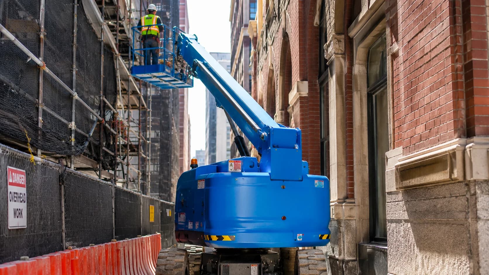 Boom Lift Swing Radius and Tail Swing on Urban Construction Projects